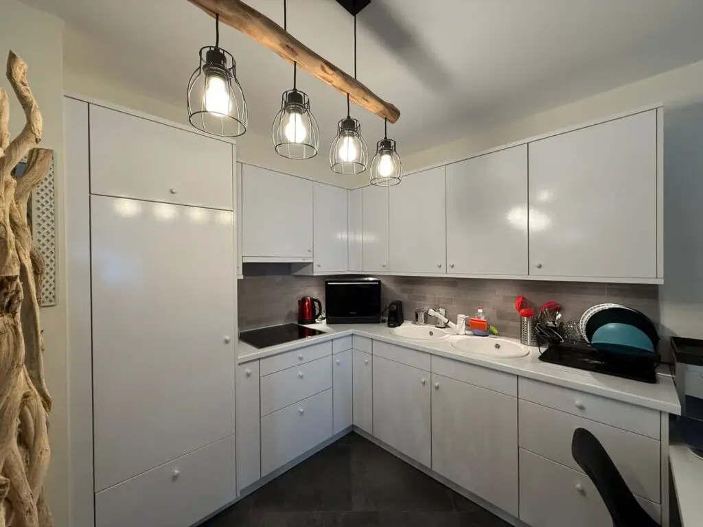 Modern white kitchen in the apartment for sale, grand rue 54, 1820 Montreux, Switzerland